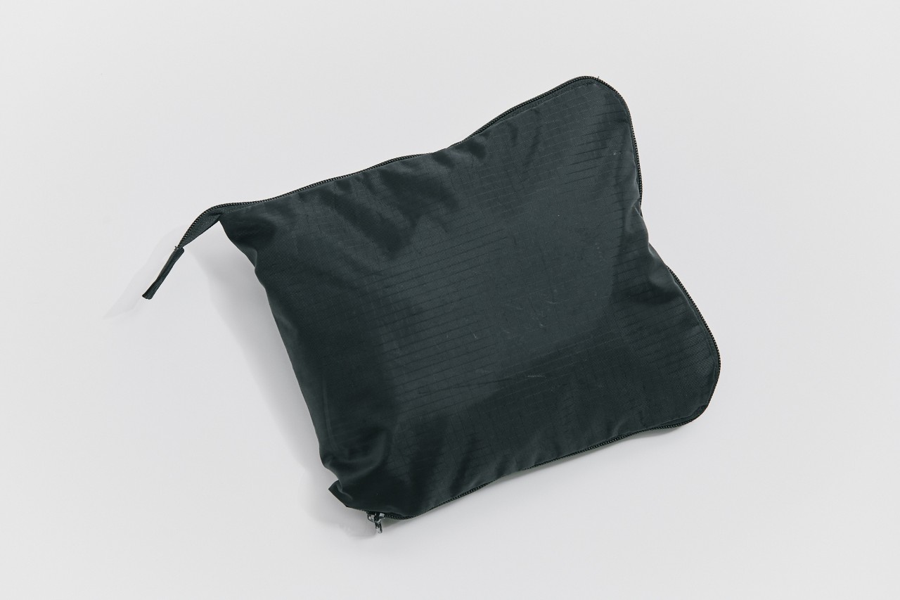 画像: コンパクトになるボストンバッグ