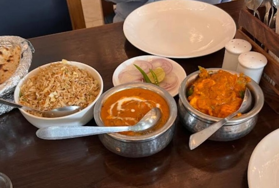 画像3: 12:00 「Maya Restaurant」で本場のインドカレーに舌鼓