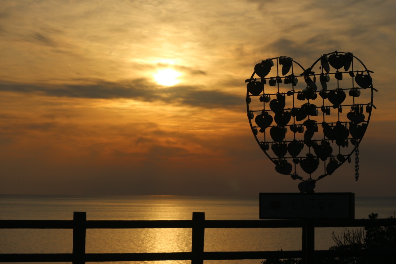 画像2: 「三段壁」で断崖絶壁の迫力を体感