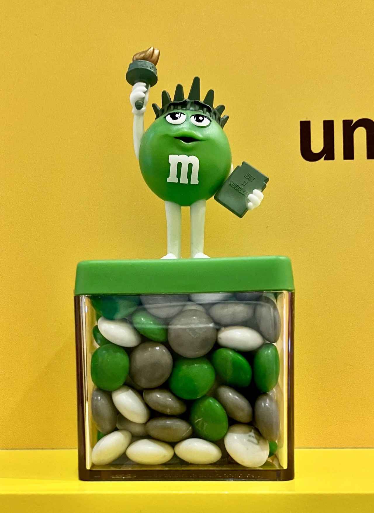 画像: M&M’s World Statue of Liberty Candy Dispenser 12.99USD(日本円で約2,010円)