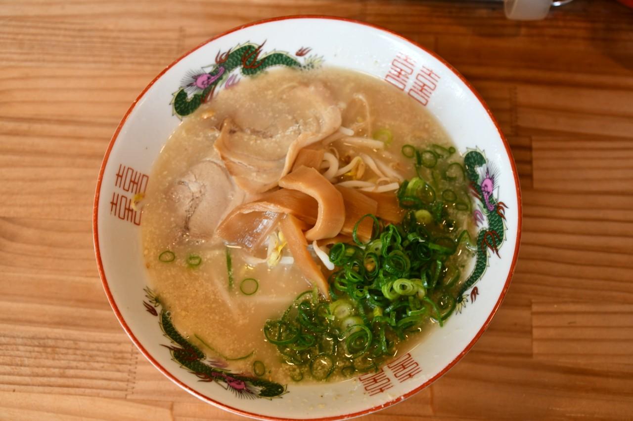 画像1: 行橋市民のソウルフードを味わうなら「三徳らーめん 駅前店」