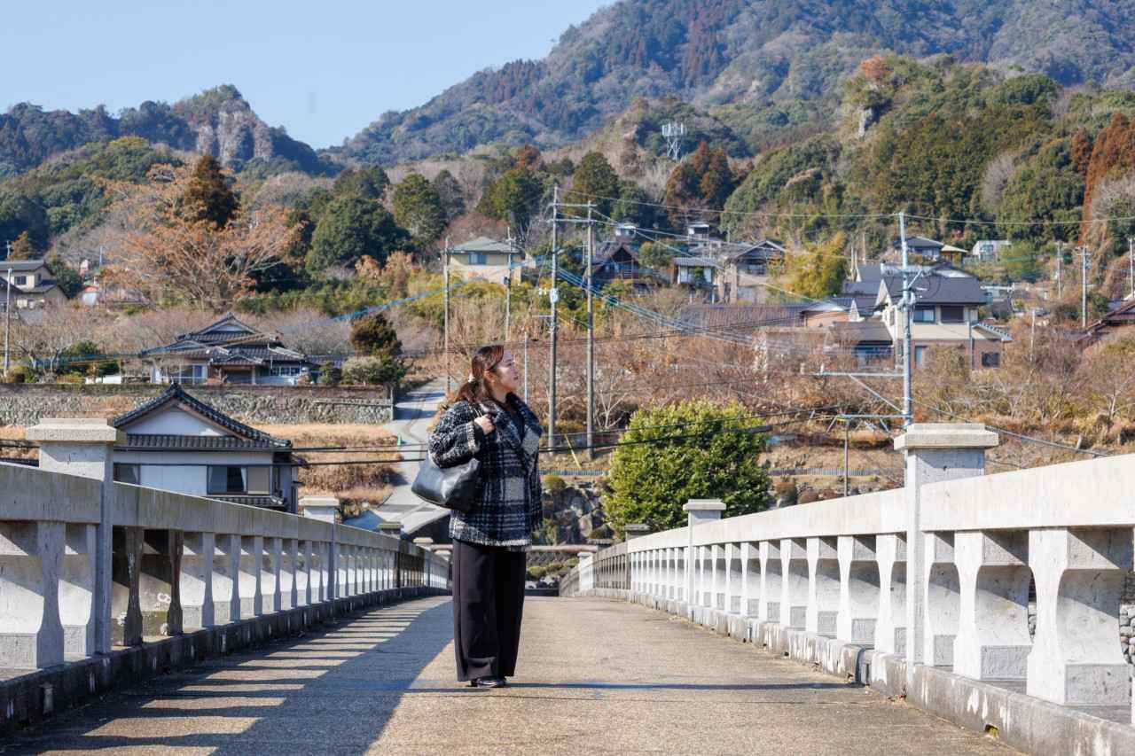 画像2: 渓谷美に溶け込んだ、レトロかわいい石橋で写真をパチリ