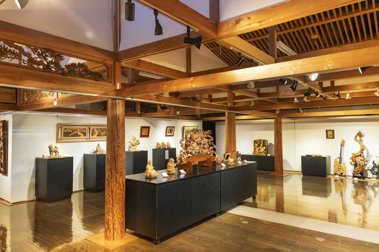 画像34: 「見渡す限り木彫刻のまち・日本遺産井波」で出会う匠の技と歴史 ─ 木彫刻美術館の伝統文化─