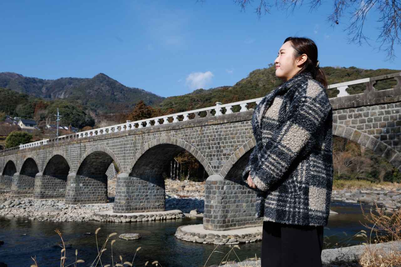 画像1: 渓谷美に溶け込んだ、レトロかわいい石橋で写真をパチリ