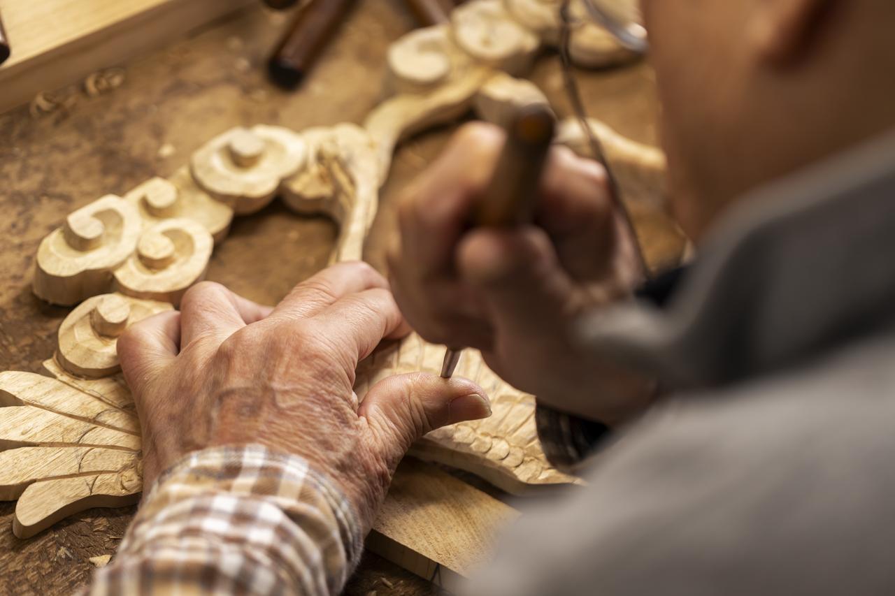 画像10: 「見渡す限り木彫刻のまち・日本遺産井波」で出会う匠の技と歴史 ─ 木彫刻美術館の伝統文化─