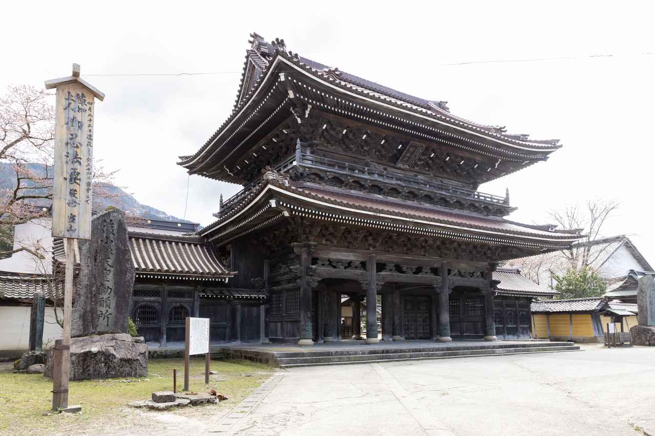画像: 井波彫刻の源流、瑞泉寺