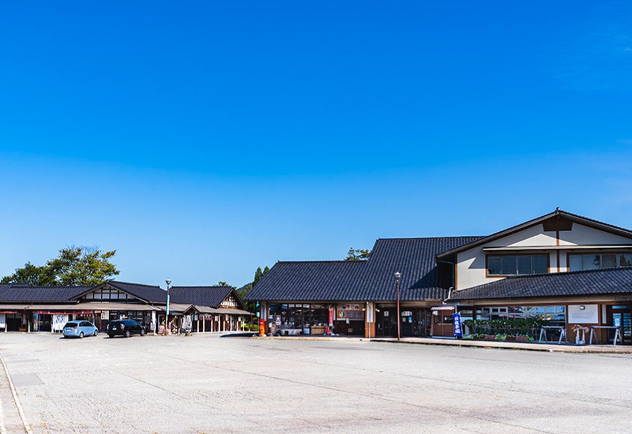 画像: 道の駅「いなみ木彫りの里」でお土産探し