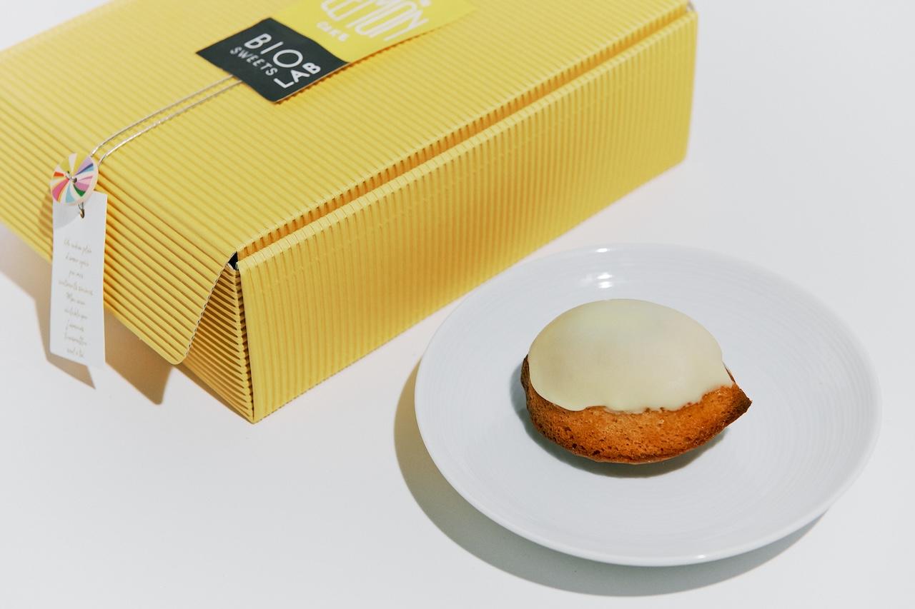 画像: 「BIOレモンケーキ」8個入り 3,348円。レモン色の箱入りで手土産としても人気