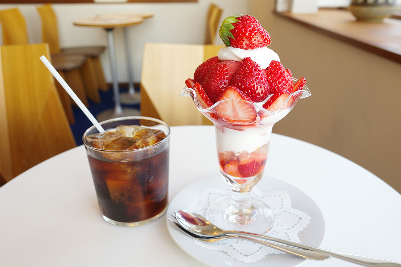 画像8: まるでショートケーキな贅沢いちごパフェをオシャレ空間で「漿果堂パーラー」