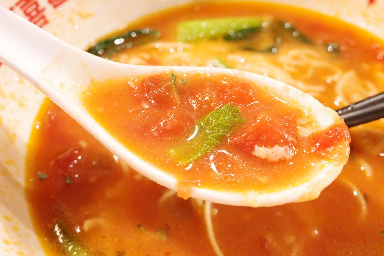 画像7: 真っ赤なスープにとろける背徳感。〆に食べても許されるトマラー「Snooup」