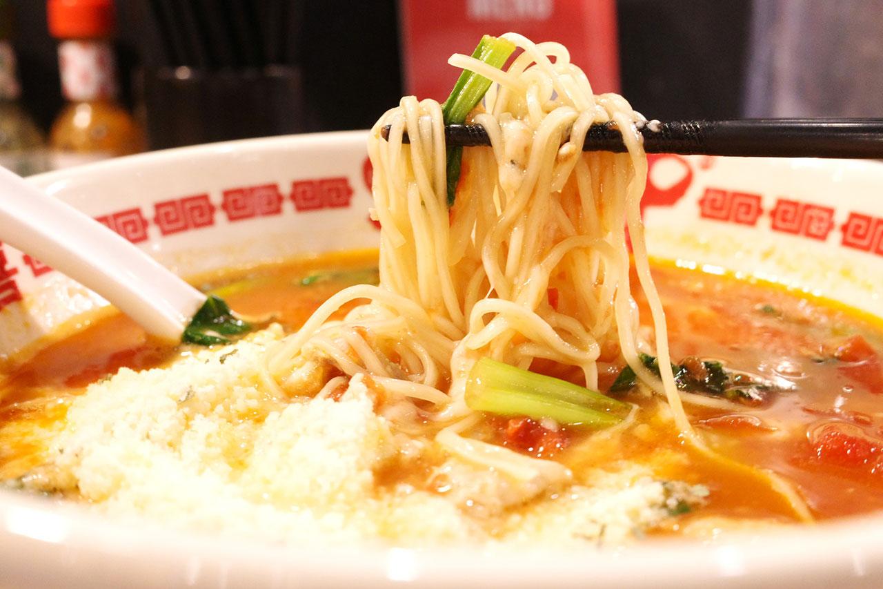 画像8: 真っ赤なスープにとろける背徳感。〆に食べても許されるトマラー「Snooup」