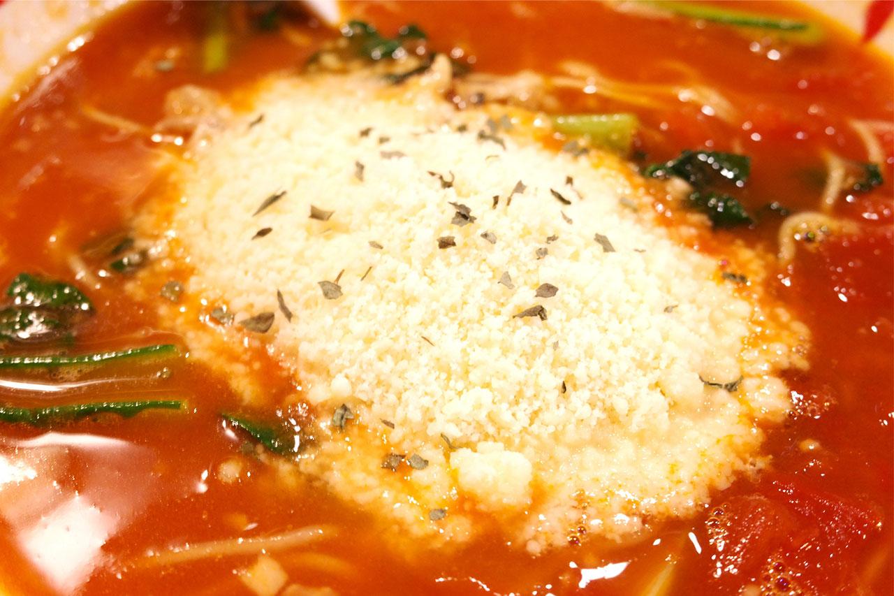 画像6: 真っ赤なスープにとろける背徳感。〆に食べても許されるトマラー「Snooup」