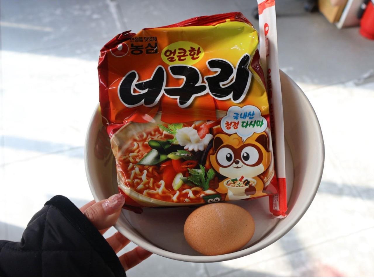 画像3: 【トゥクソム】「漢江ラーメン」で〆の夜ご飯