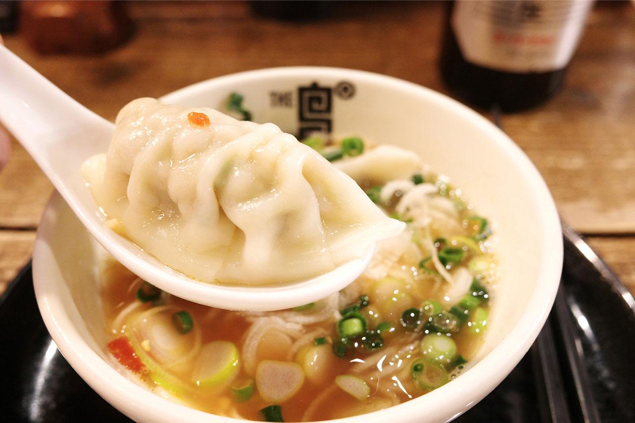 画像4: 真っ赤なスープにとろける背徳感。〆に食べても許されるトマラー「Snooup」