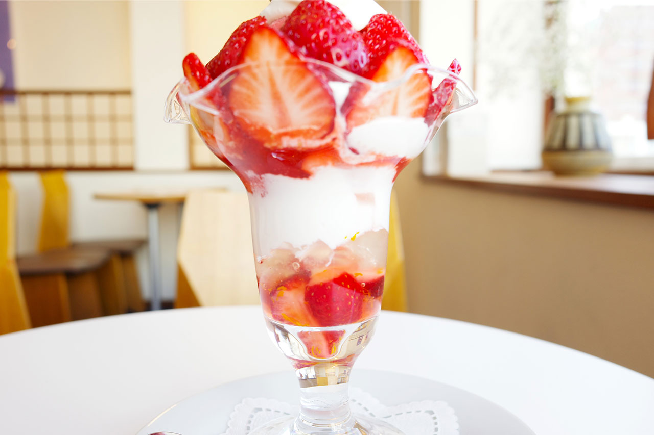 画像6: まるでショートケーキな贅沢いちごパフェをオシャレ空間で「漿果堂パーラー」