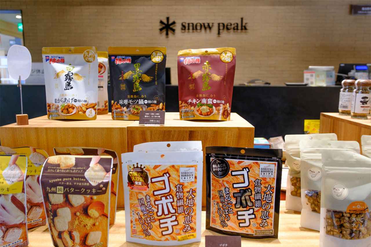 画像: 都城の商品もそろい、キャンプのおやつを買うのにも重宝する