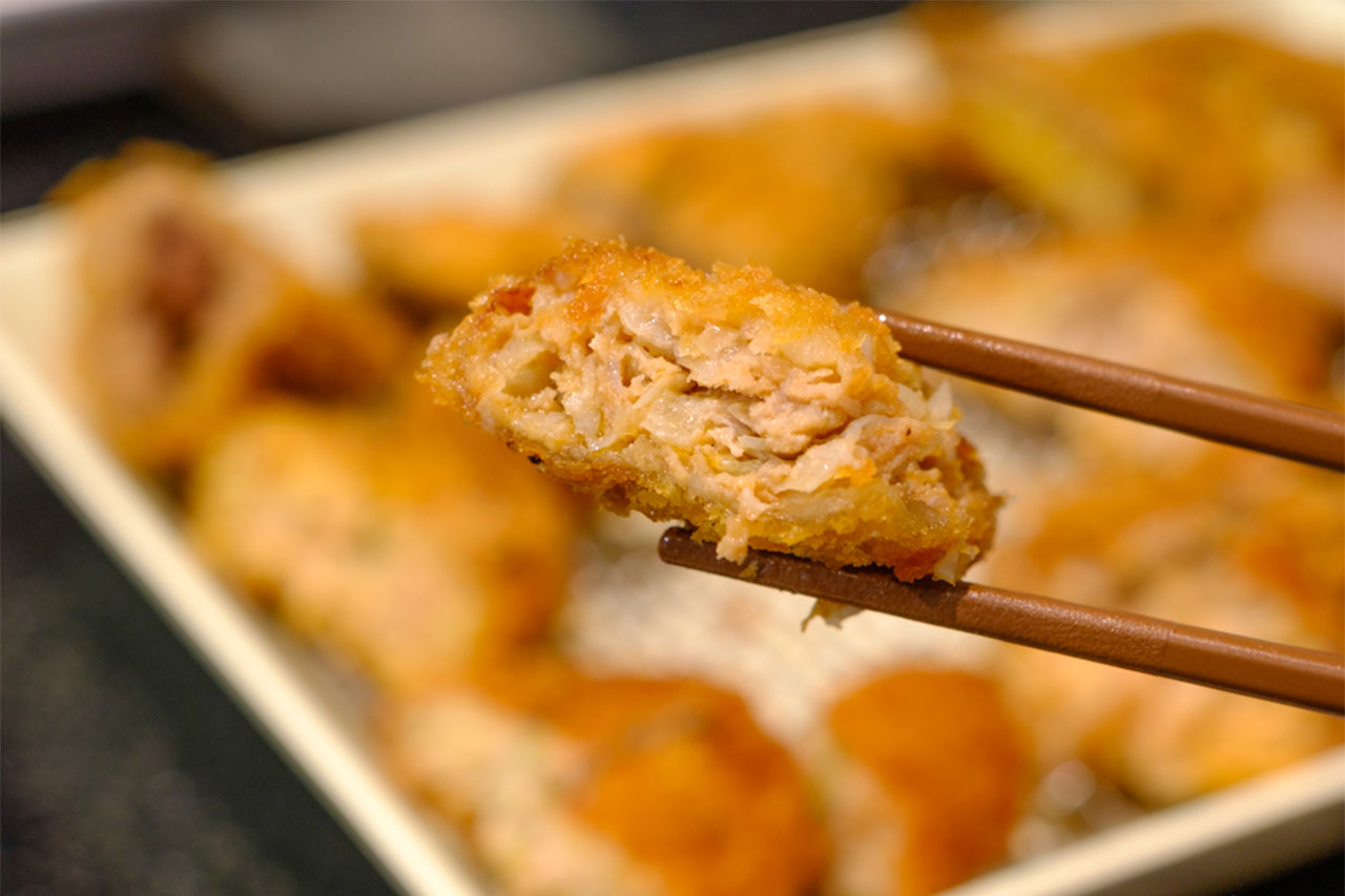 画像: 断面も具材もスパイス使いもそれぞれ異なり、好みに合うメンチが必ず見つかる