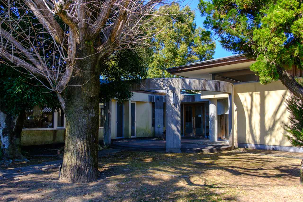 画像: 最後に立ち寄ったのは「NAギャラリー」。地元作家の作品やアートが並ぶ、落ち着いた空間