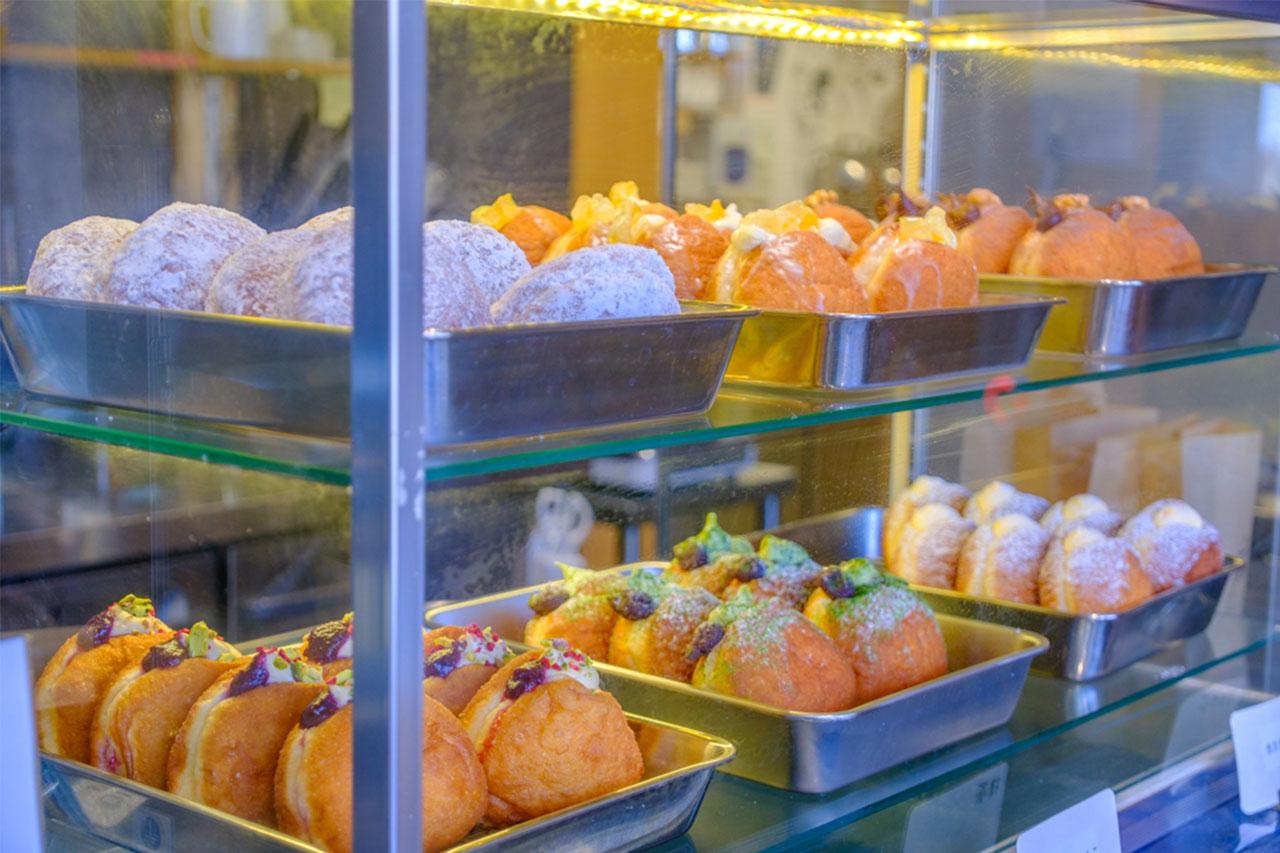 画像: 雪国の天然の冷蔵庫・雪室で熟成した小麦粉で作るドーナツが人気