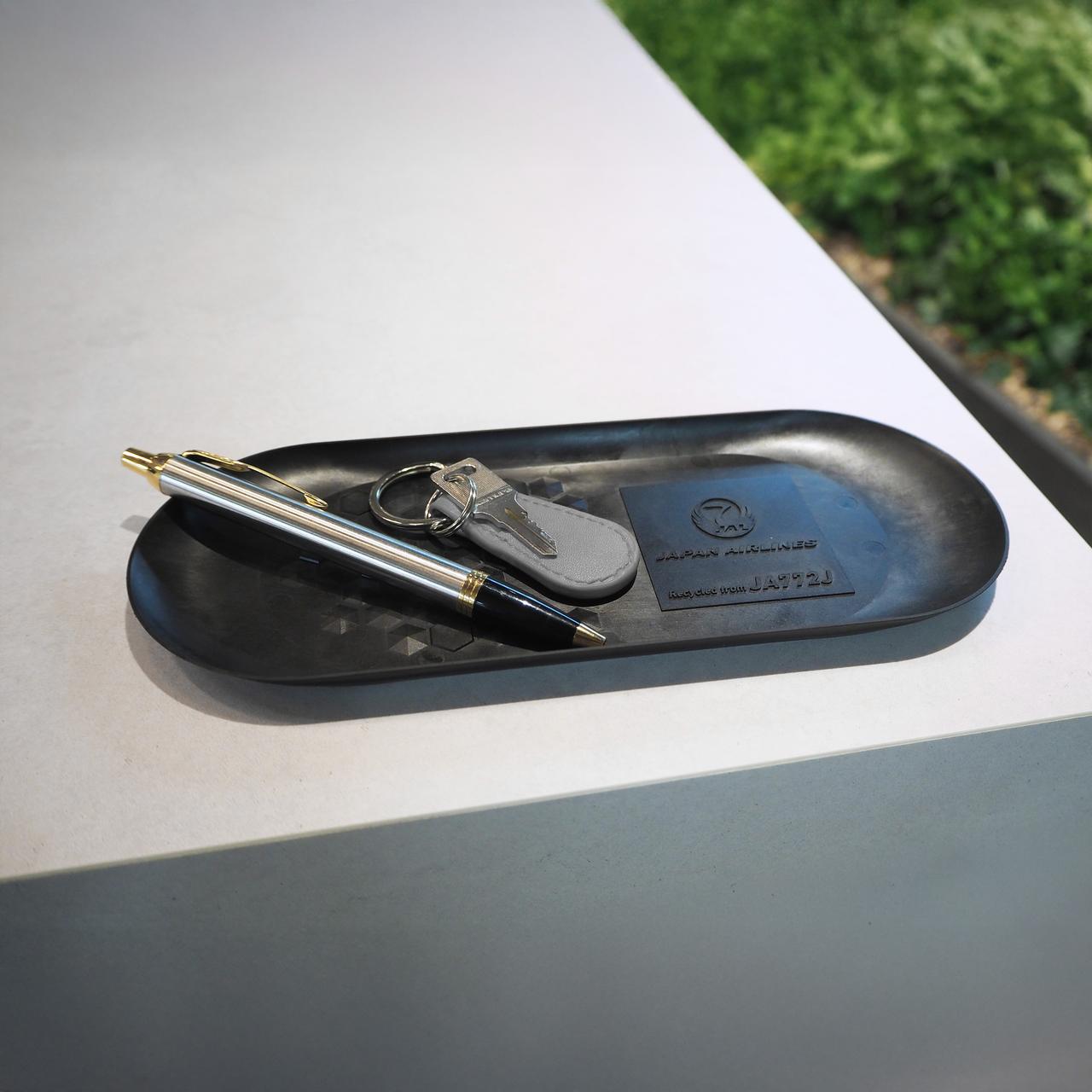 画像: CFRPマルチトレー