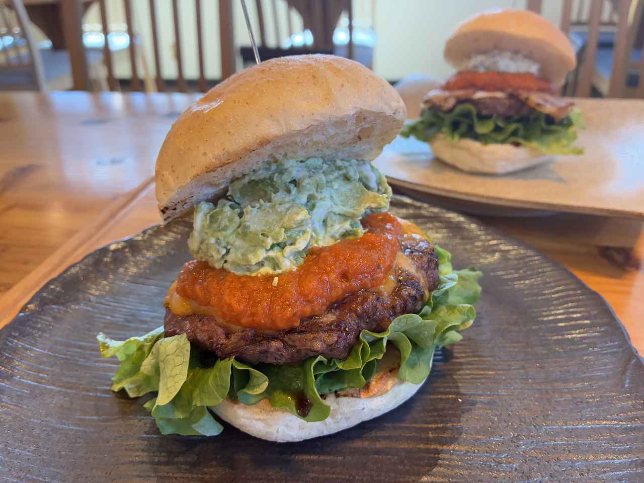 画像: とろける森のバターアボガドプレミアムバーガー