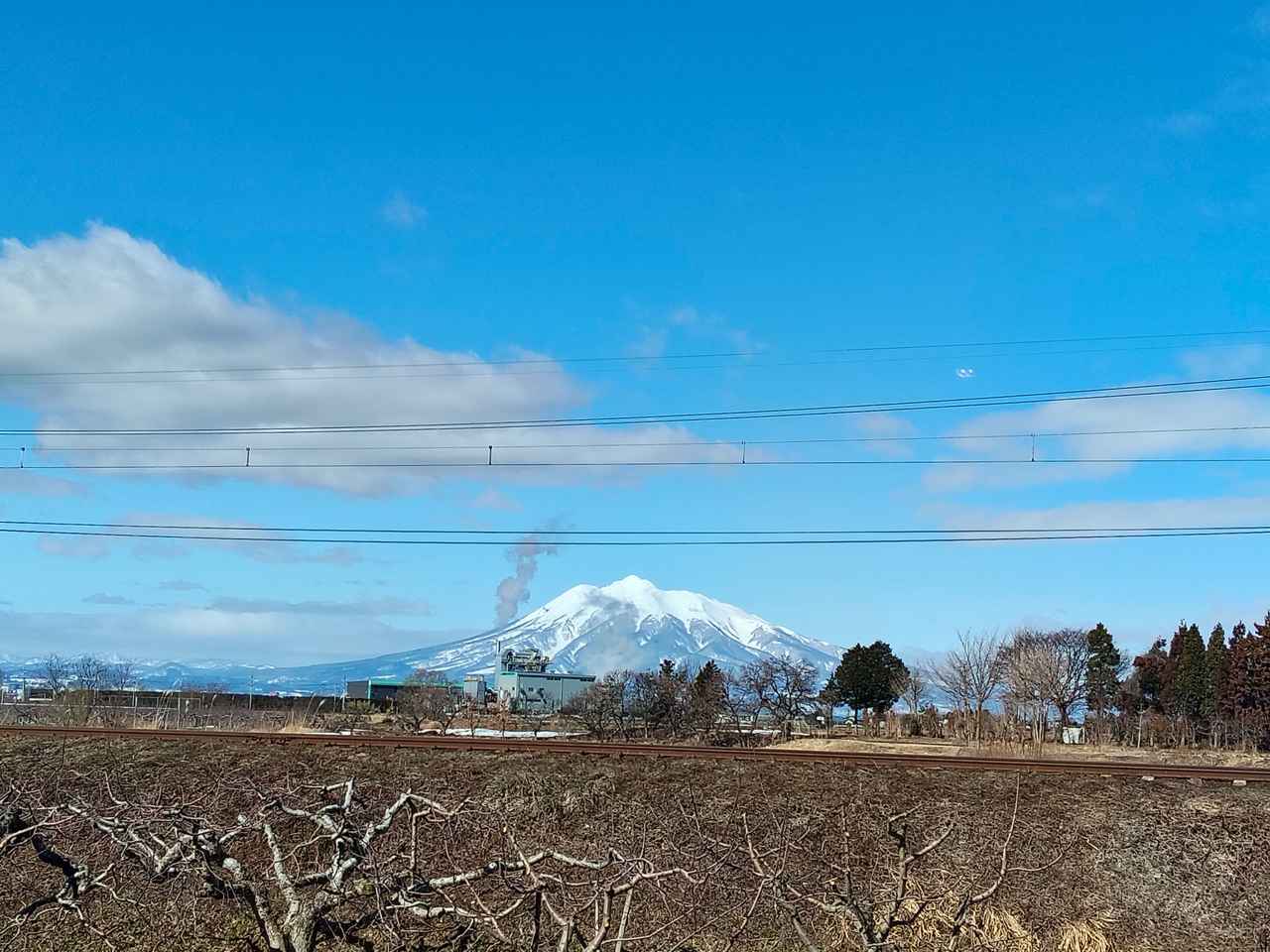 画像: 青森県を代表とする岩木山が店内から見えます
