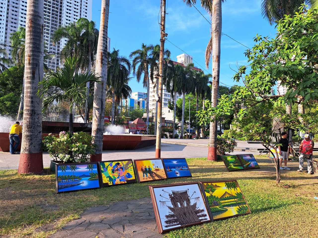 画像1: マニラ・ベイウォークでサンセットを観賞