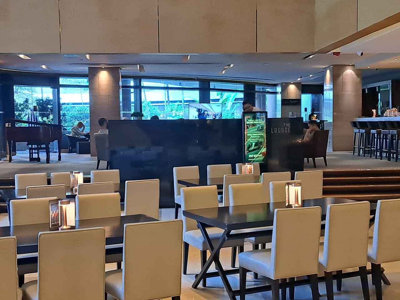 画像: 「ザ・ラウンジ」（100席）はホテルのロビー階にあり、ゆったりとした座席配置で、朝食や夕食メニュー、おつまみから現地のクラフトビールまで楽しむことができます。