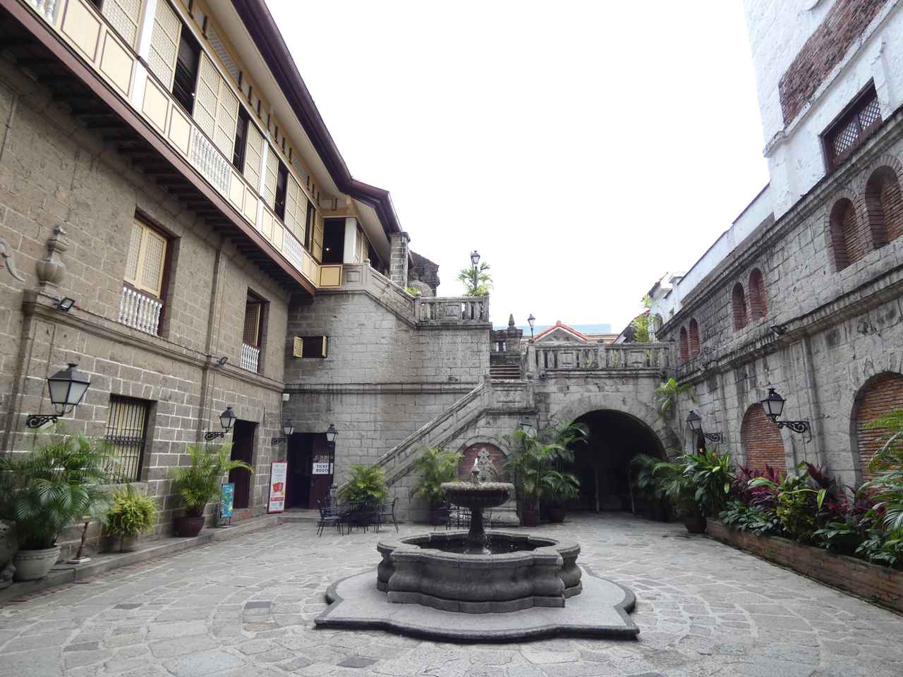 画像: カーサ・マニラの中庭の様子