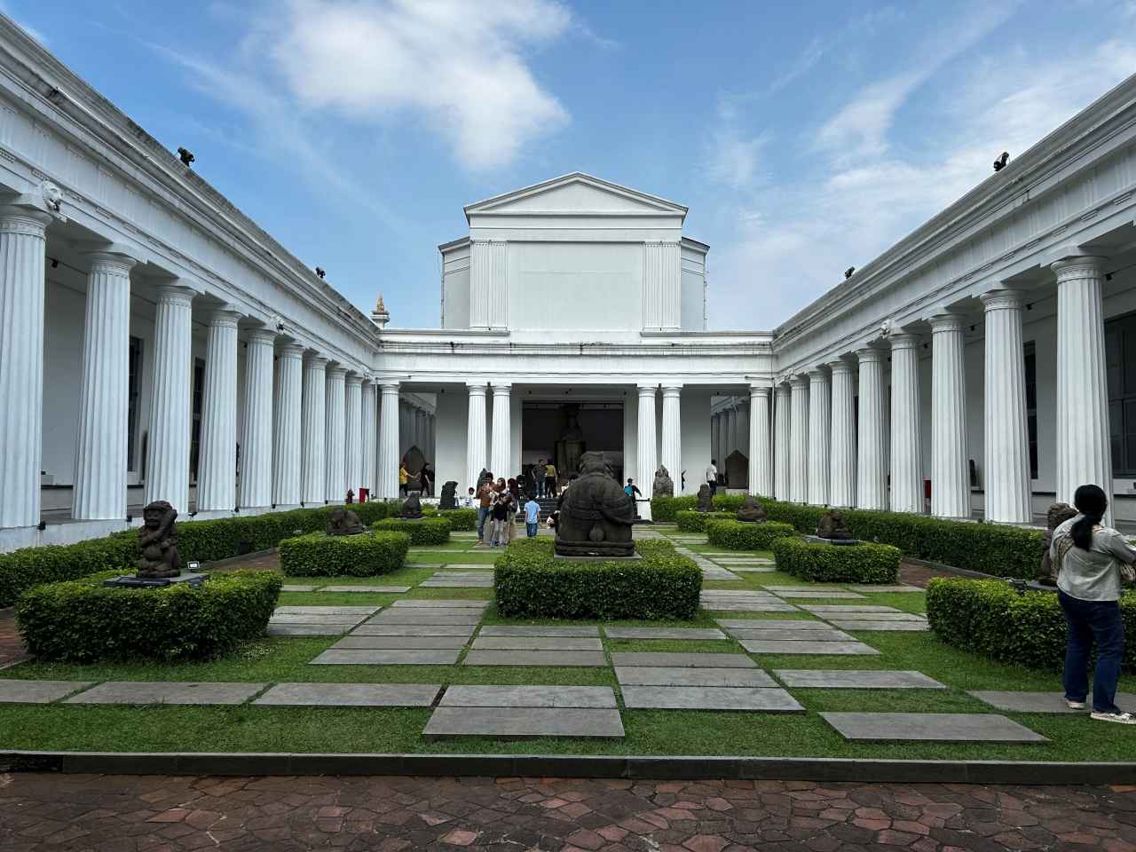 画像: 12:00インドネシアを概観できる「インドネシア国立博物館」を見学