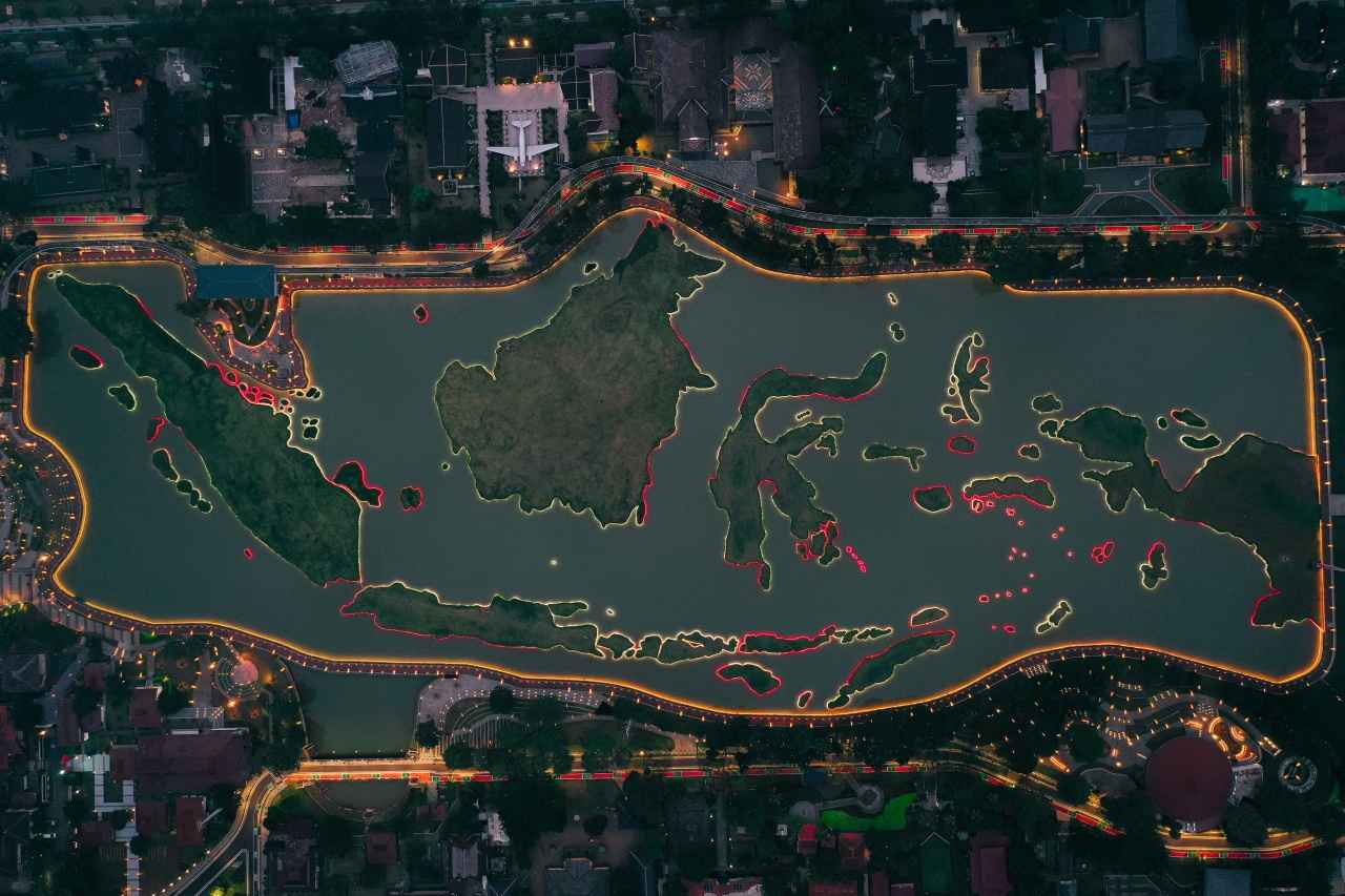 画像: インドネシアの地図を模った人造湖 提供:tmiiofficial