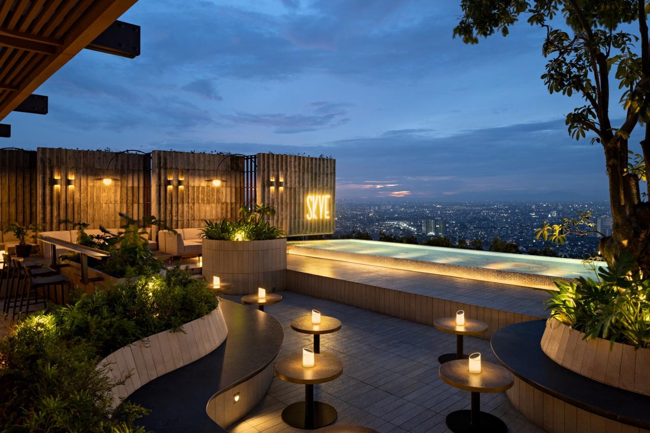 画像1: 22:00「SKYE」で夜景を楽しむ