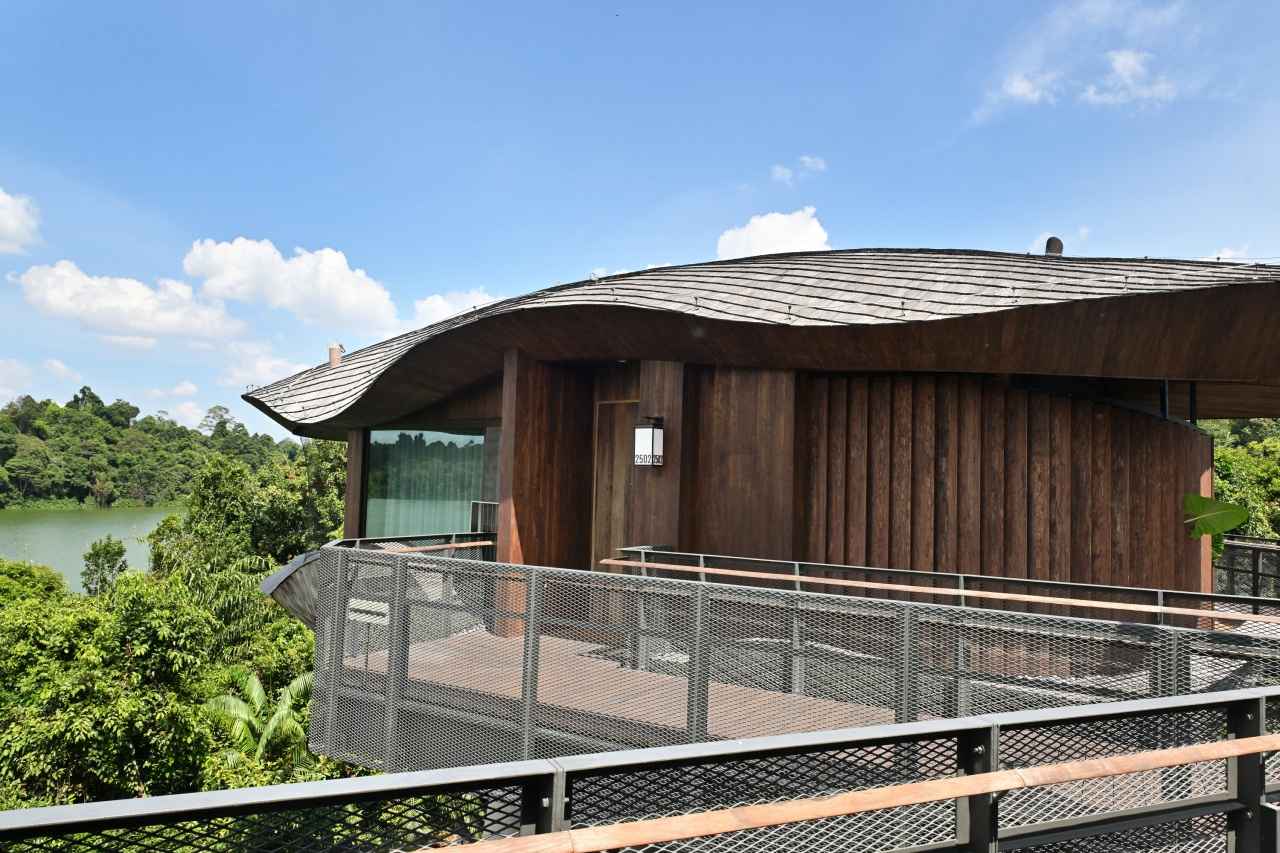 画像: ユニークな建築デザインと、徹底した環境への配慮が評価されてすでに多くのアワードも獲得しています