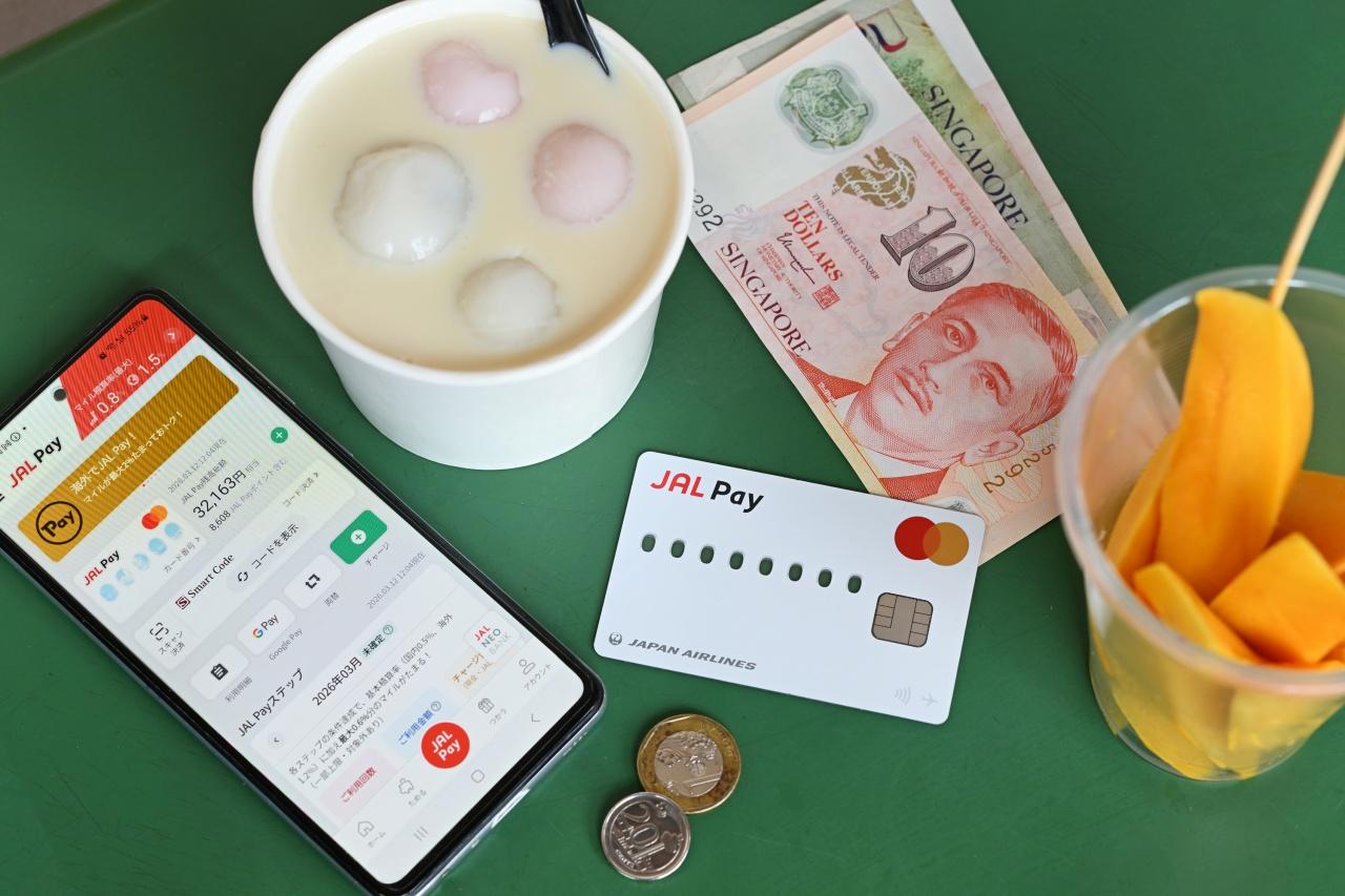 画像: シンガポールの必訪スポット「ホーカーセンター（屋台街）」など、現金での支払いが必要なシーンでも、JAL Payがあれば便利