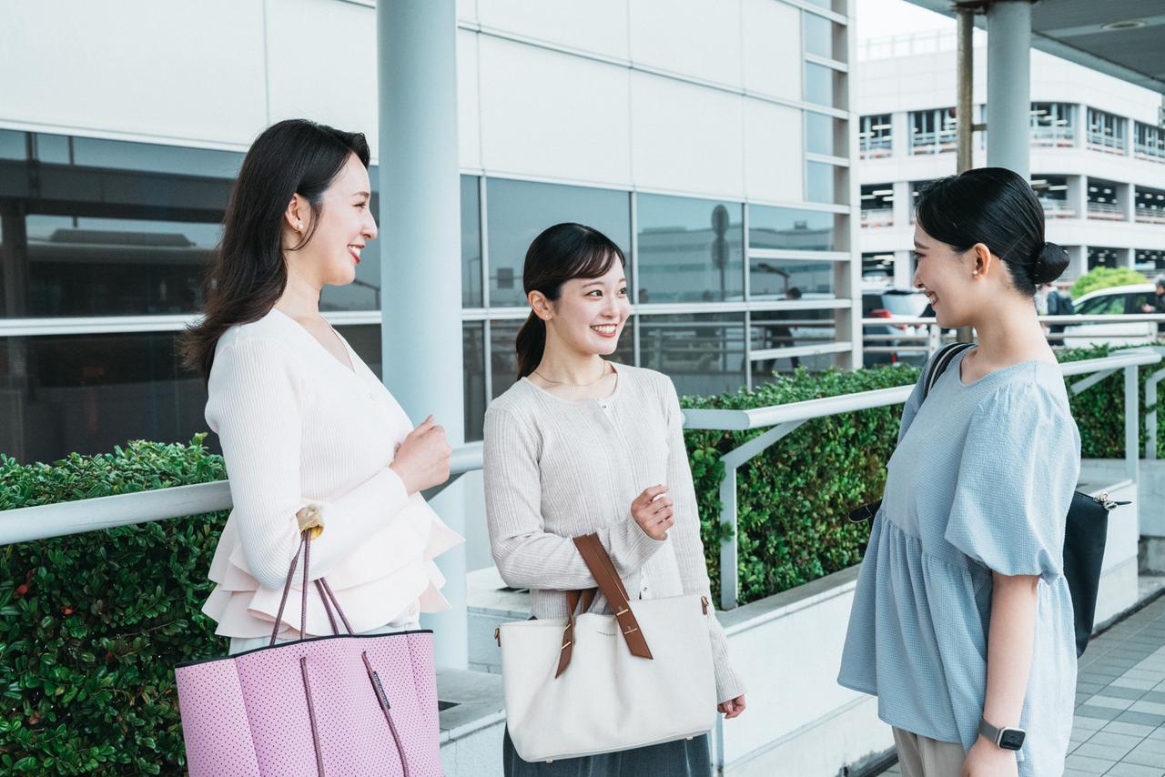 画像: Q. 通勤服をフライト先に持って行く？