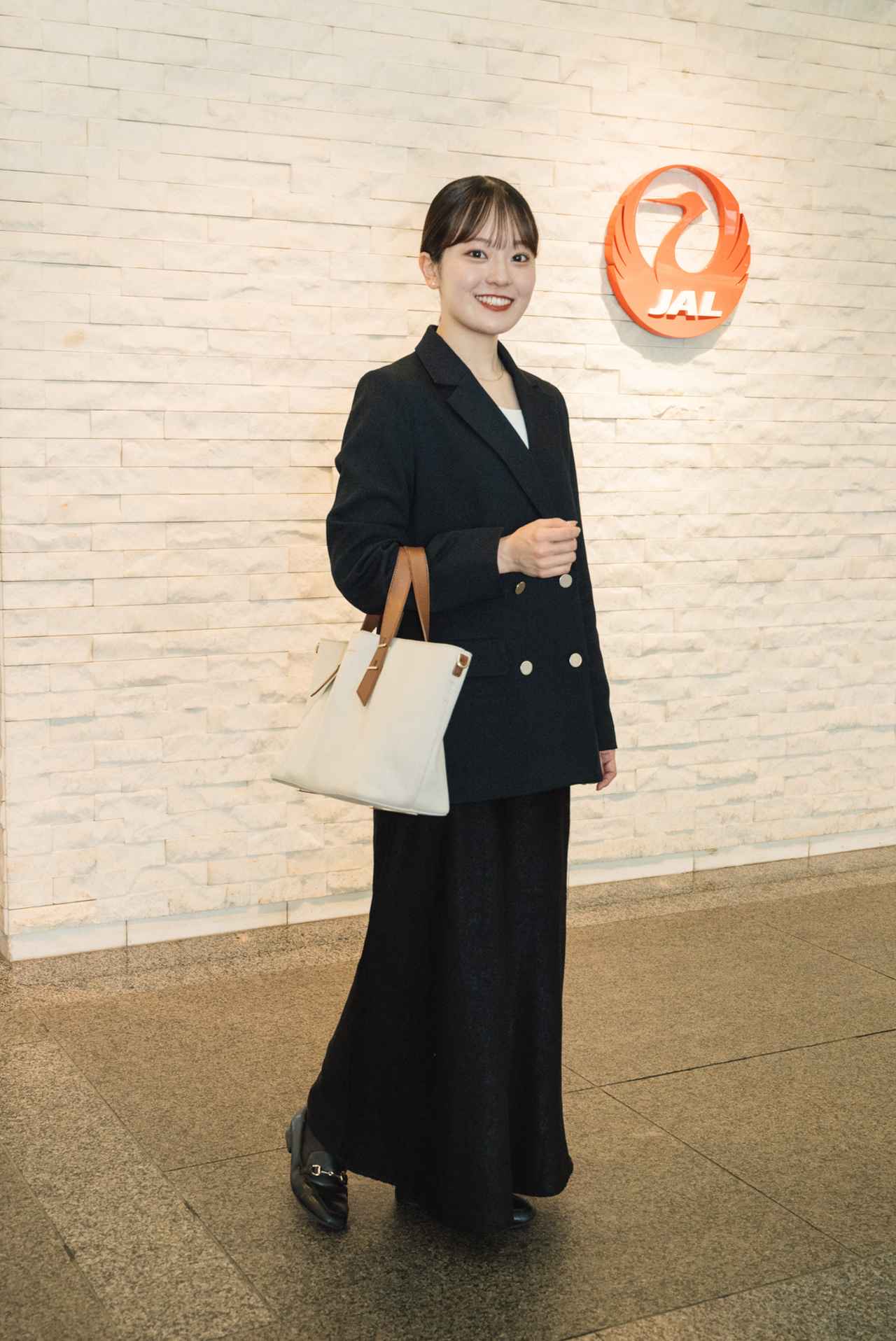 画像: 【きちんとコーデ】黒でまとめたジャケットスタイル