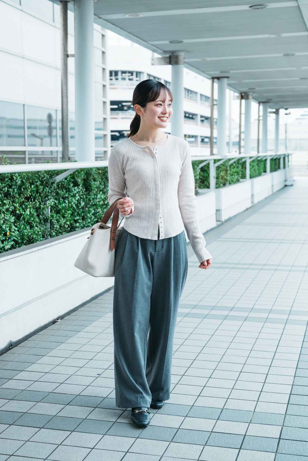 画像: 【カジュアルコーデ】やわらかトップス×ワイドパンツ