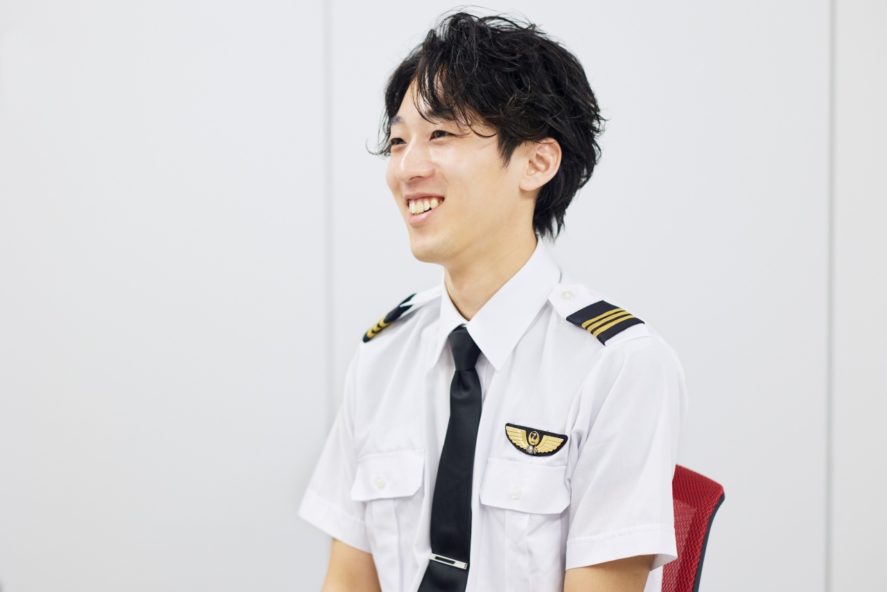 画像1: パイロット・岩佐さんのお仕事必需品