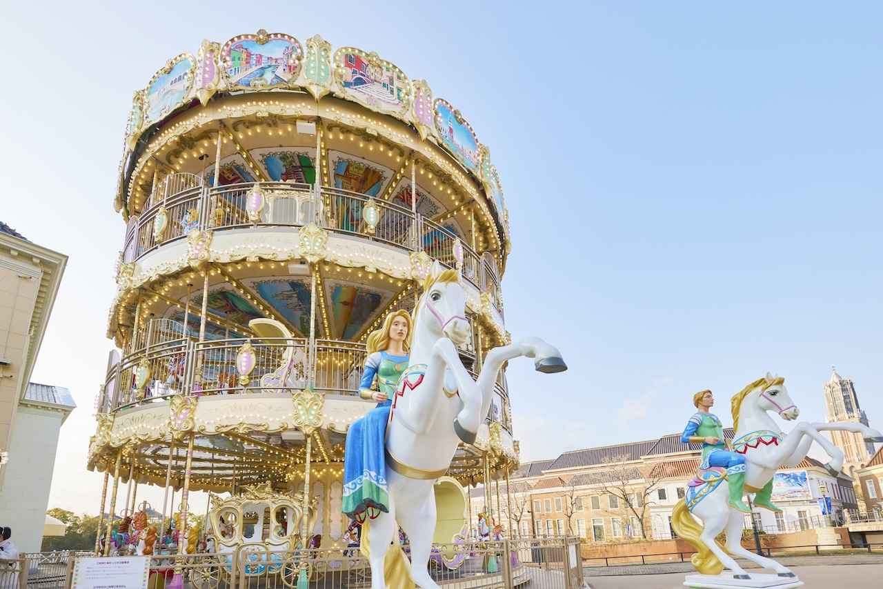 画像: 世界最大級の3階建てメリーゴーラウンド「スカイカルーセル」