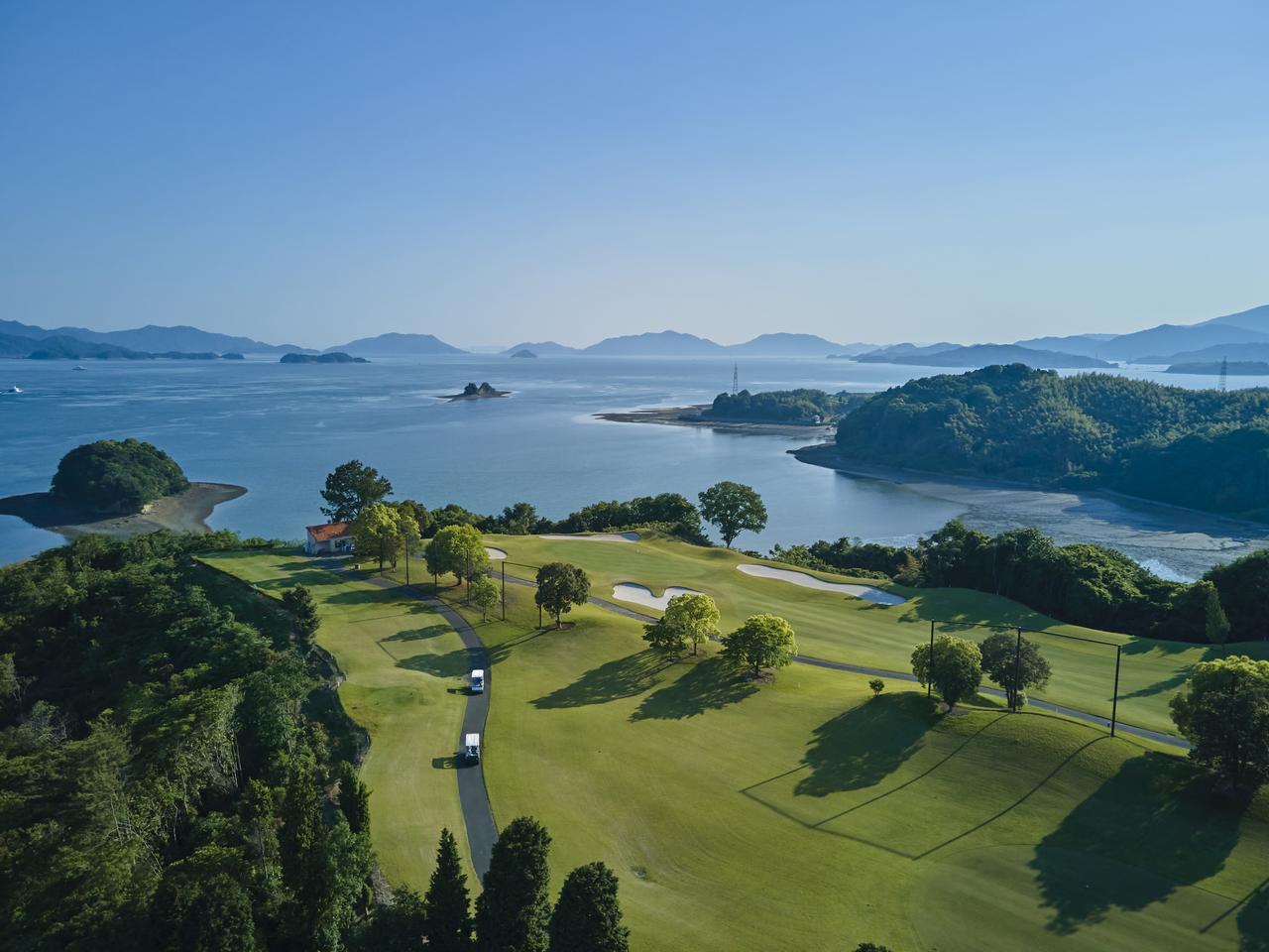 画像1: 【広島】瀬戸内海を望むシーサイドコースとヴィラで過ごす贅沢なひと時「瀬戸内ゴルフリゾート」