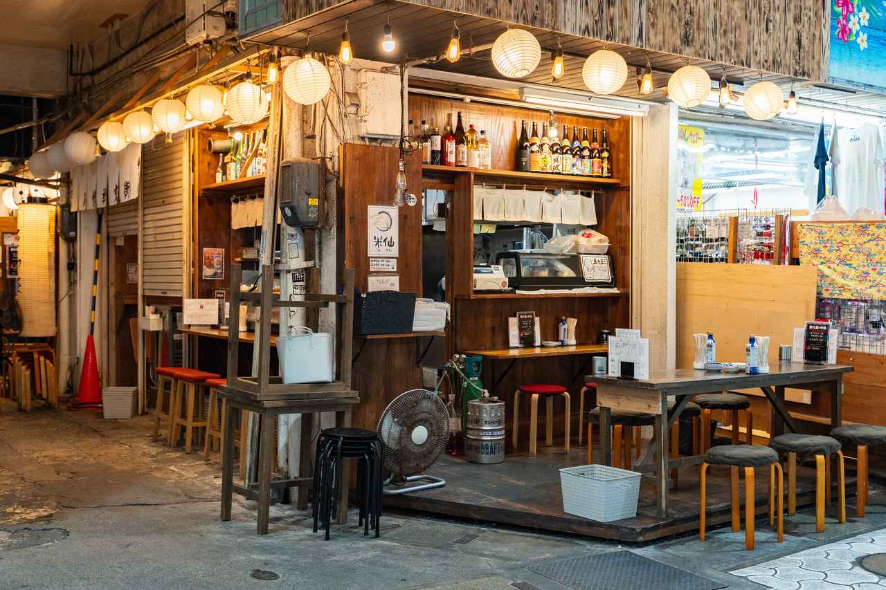 画像1: 開放的な屋台スタイルで楽しむ寿司酒場|米仙
