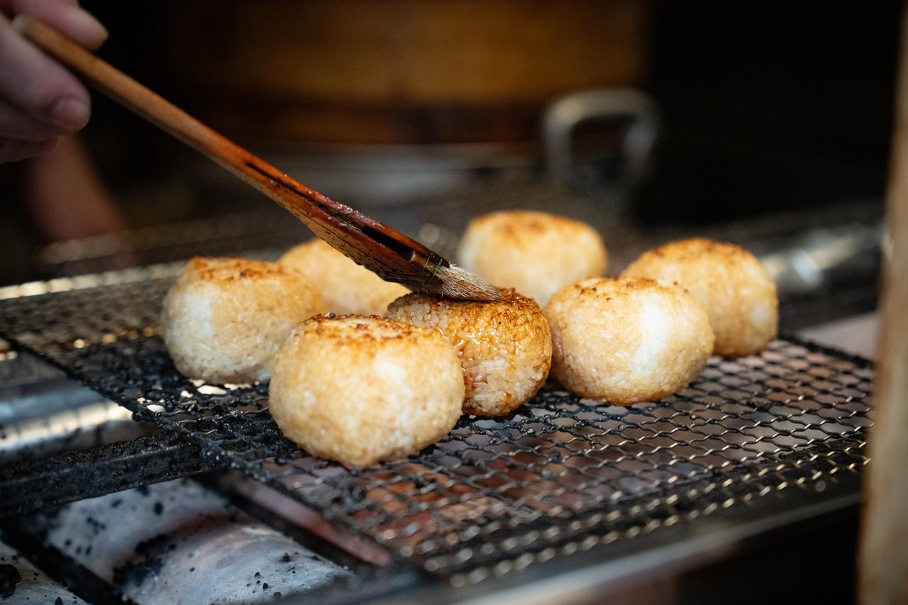 画像2: 【うなぎ焼きおにぎり】香ばしい秘伝のタレが食欲をそそる!「うなぎ小椋」