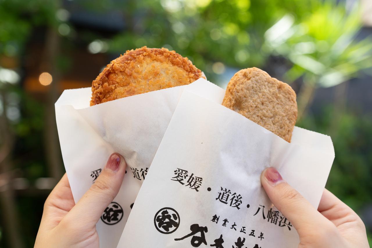 画像: 写真左「じゃこカツ」530円、右「じゃこ天」380円