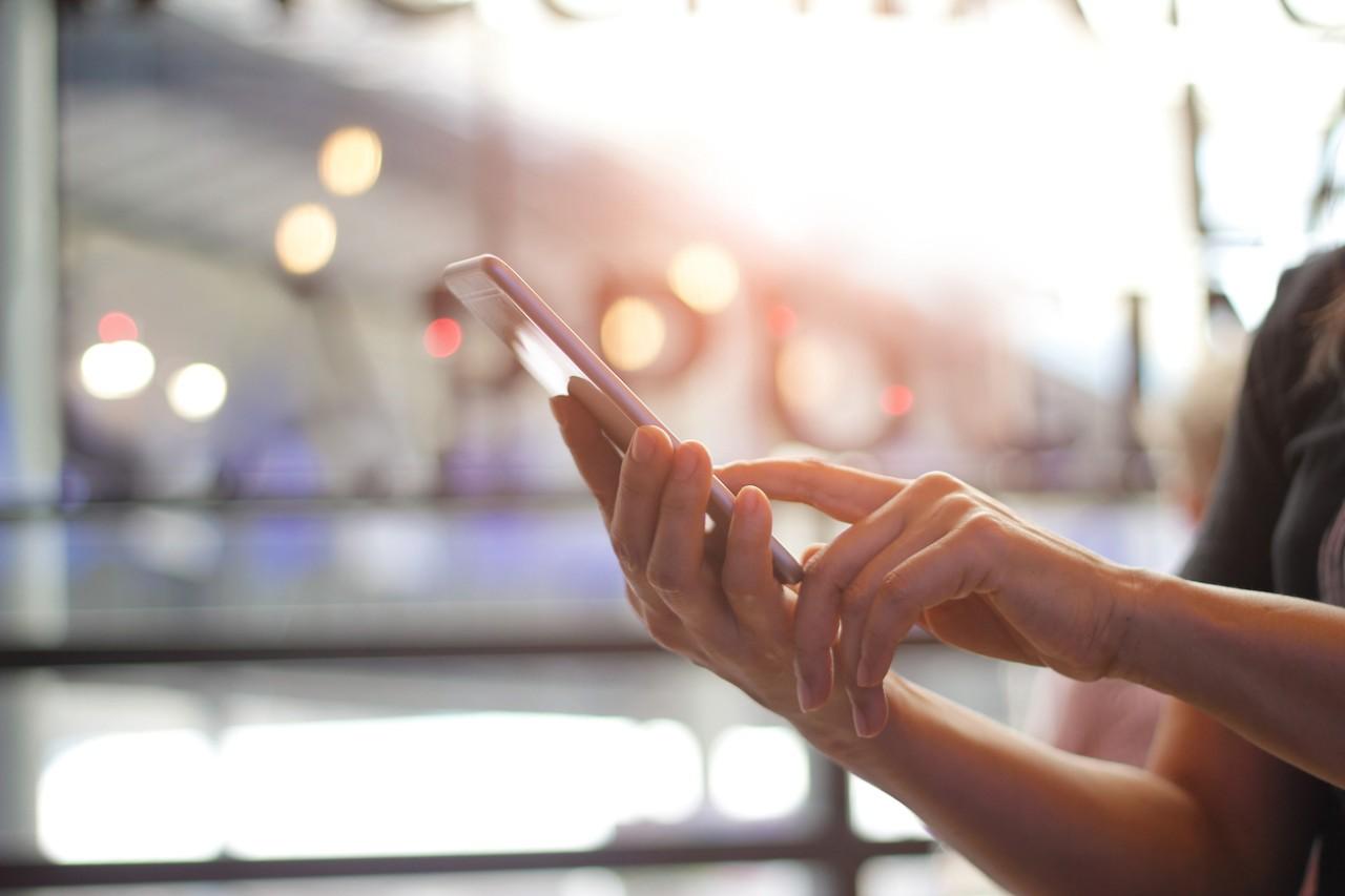 画像: 海外旅行でスマホを使うには? eSIMやWi-Fiなど方法別に特徴を解説