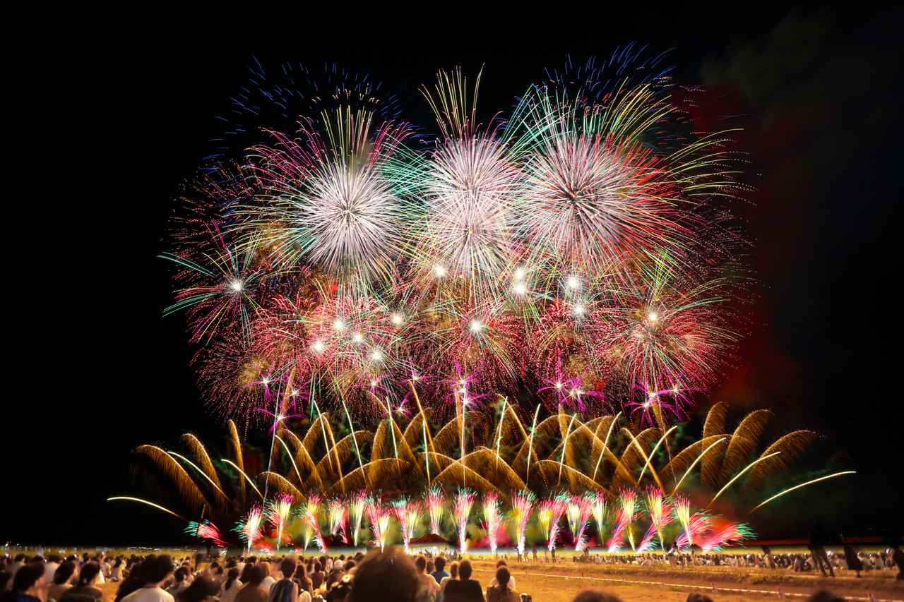 画像: 日本三大花火大会や日本一の花火大会の2025年開催情報。花火の歴史や仕組みも解説!