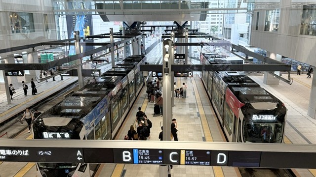 画像1: 広島の新たなランドマーク誕生!駅ビル2階に乗り入れる路面電車