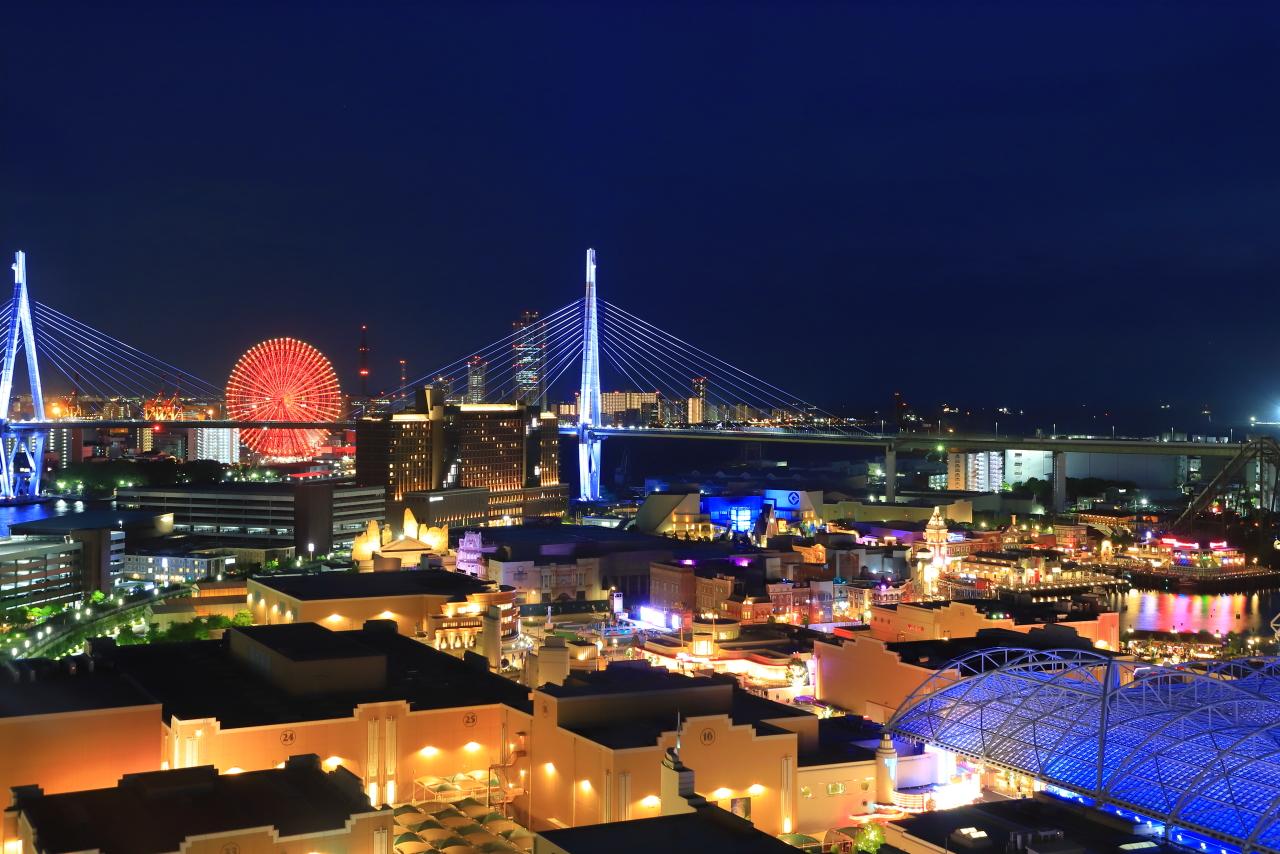 画像3: 夜景を独り占め。窓越しに伝わるパークの賑わい