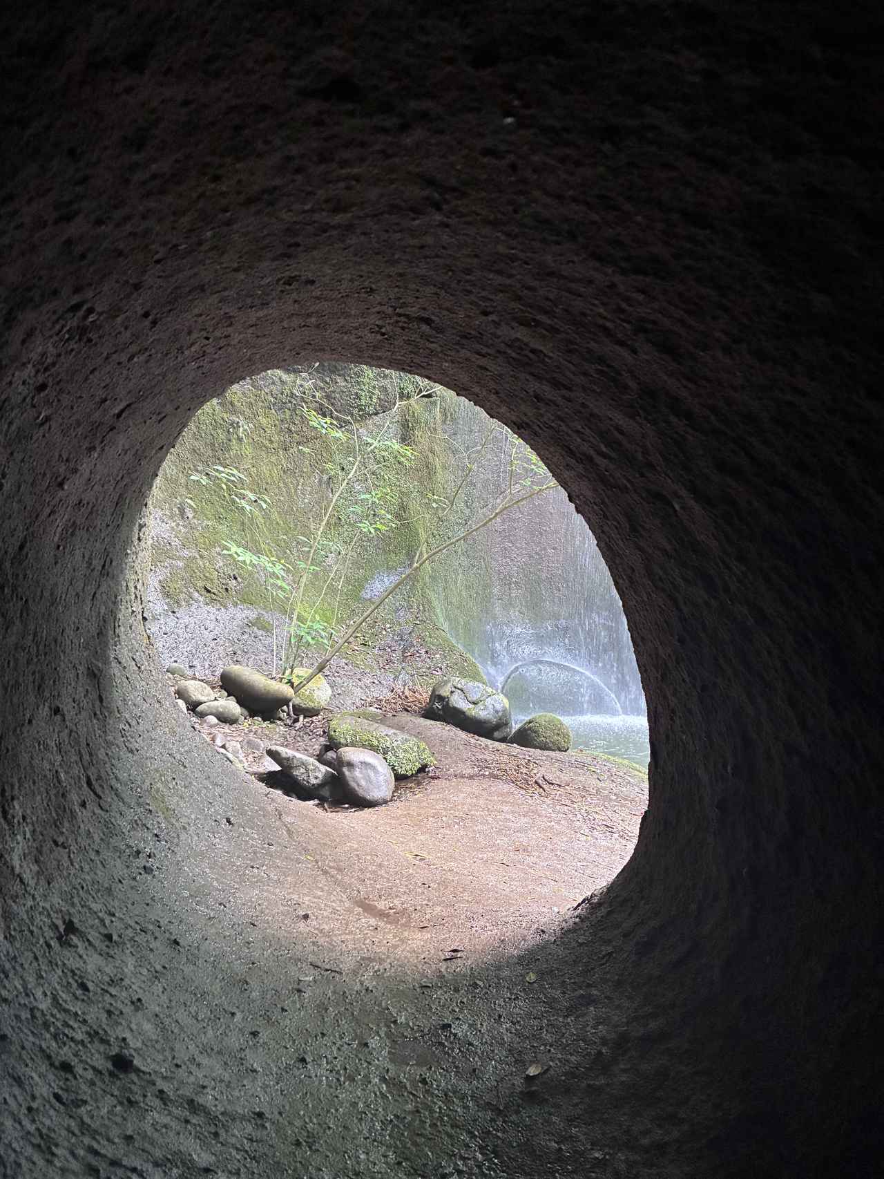 画像1: トンネルを越えた先の秘境 龍昇(りゅうしょう)の滝