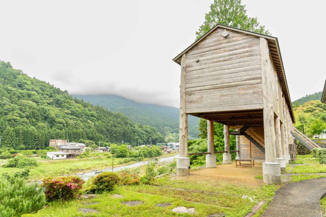 画像: 神山町産の木材で建設された、全8部屋の宿泊施設
