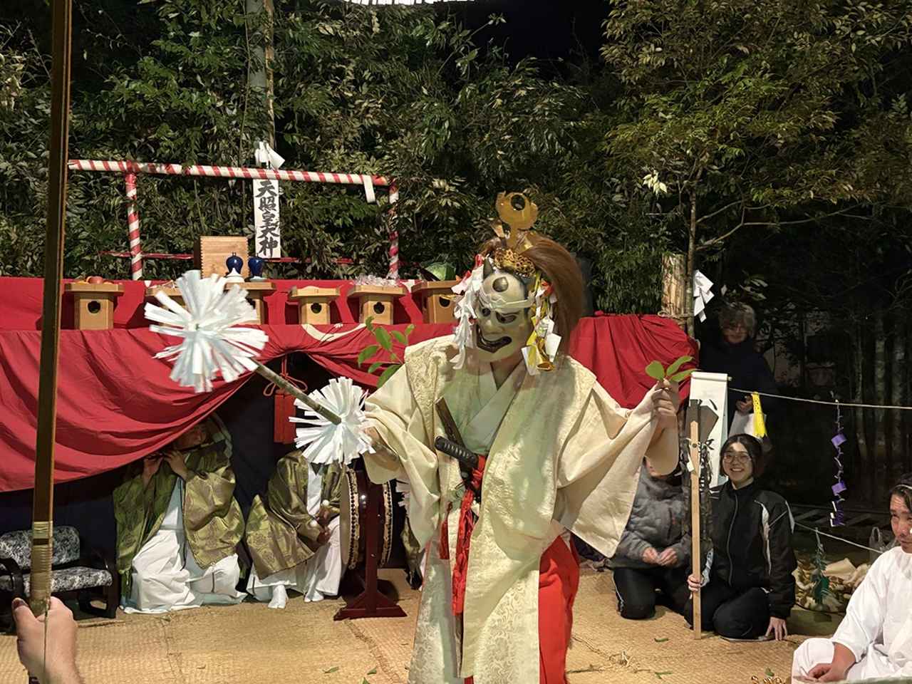 画像1: 5.文化：国指定重要文化財「米良の神楽」